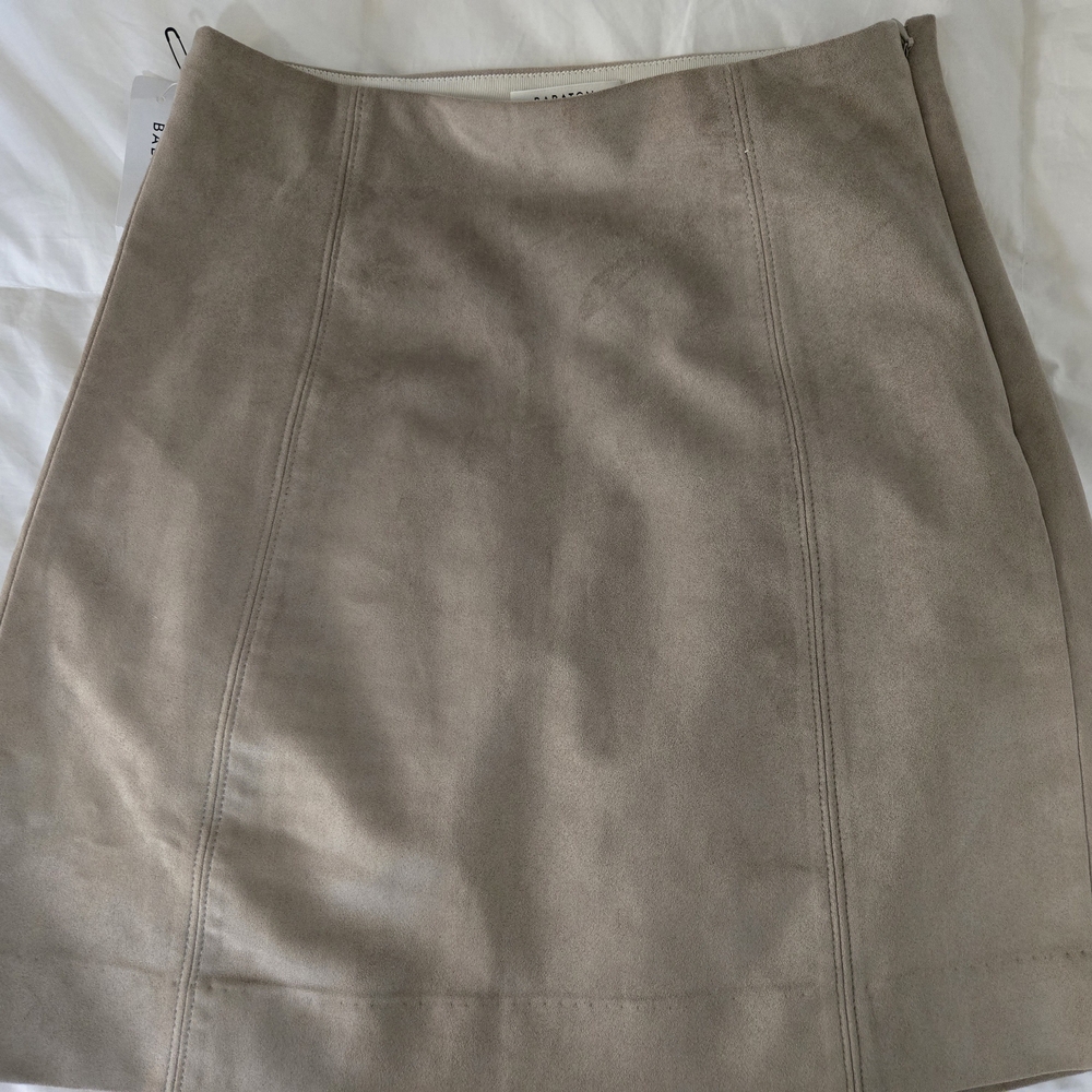 Babaton Aritzia Faux Suede Mini Skirt Sz 2 NWT